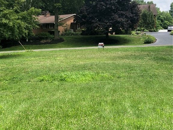 5th image of Circle Dr