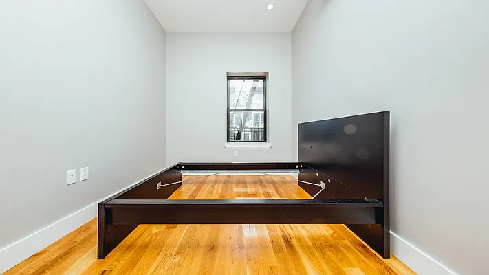 Rented by Nooklyn NYC LLC | media 22