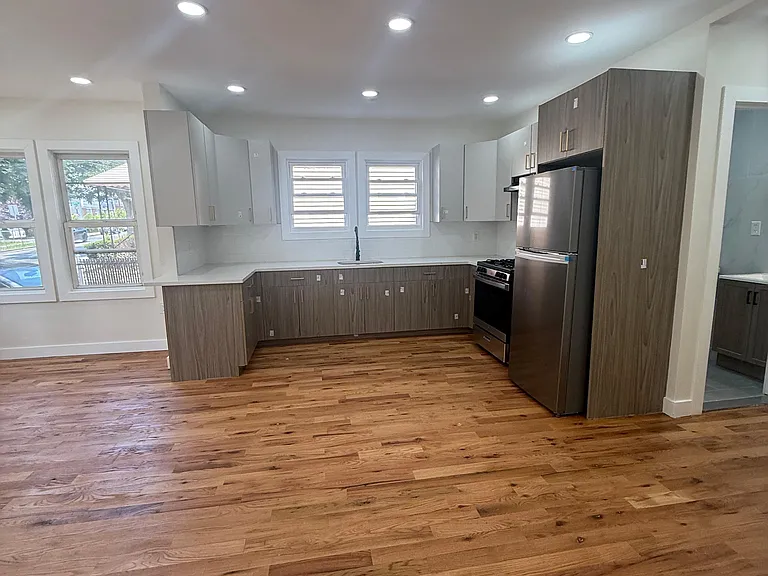 207 Hansbury Ave #1F — Photo 1