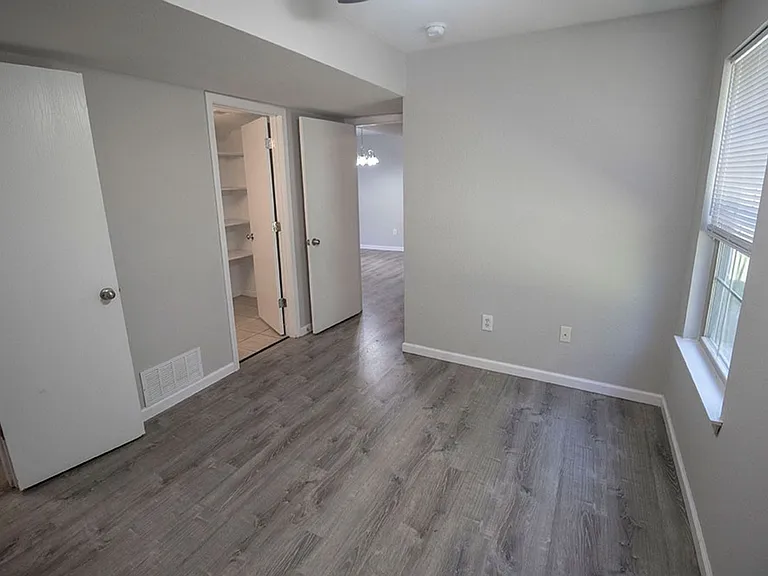 1405 Greensboro Dr — Photo 13