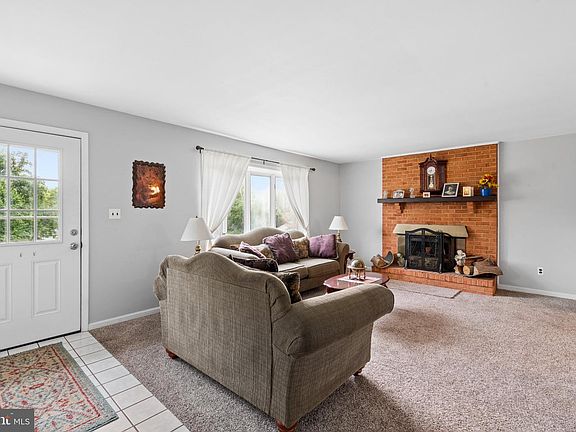 4th image of 6414 Locust Ln
