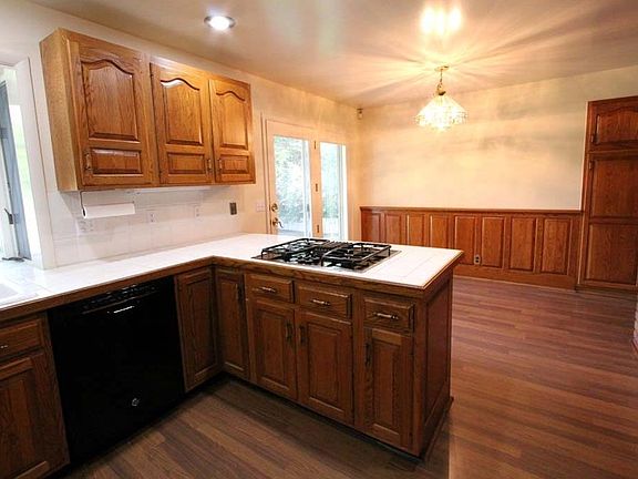 3rd image of 3023 Radcliffe Dr