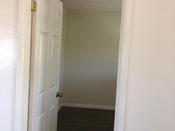 3rd image of 1040 E Grand Ave #1