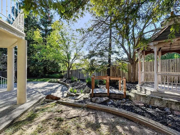 4650 Dorchester Ln — Photo 35