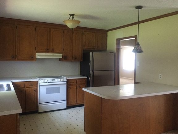 3rd image of 409 Forest Dr