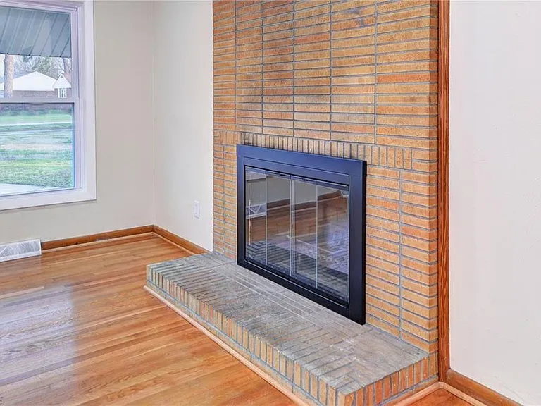 10 Whipple Dr — Photo 7