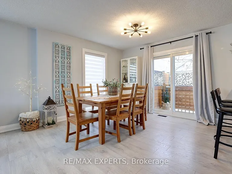72 Donald Cres — Photo 11