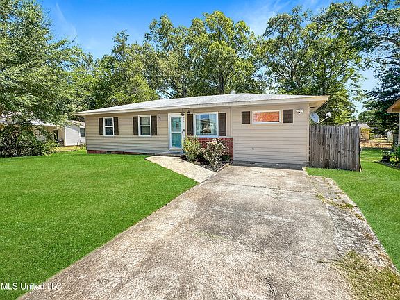 2nd image of 214 Oak Park Dr