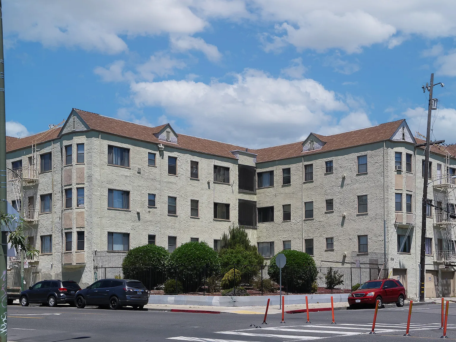 Avenal Apartments — Photo 1