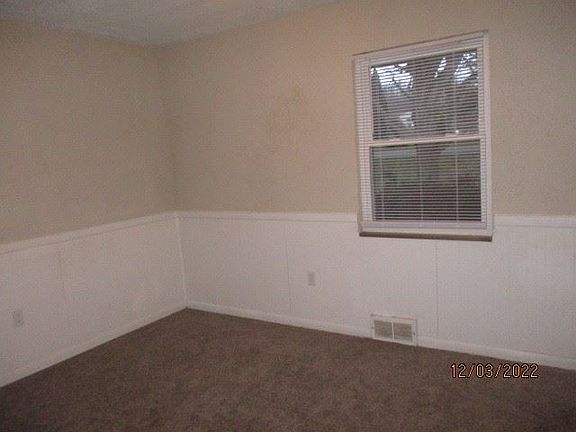 5th image of 301 Russell Dr