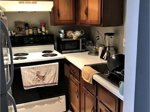 939 E Homer St APT 12, Milwaukee, WI 53207