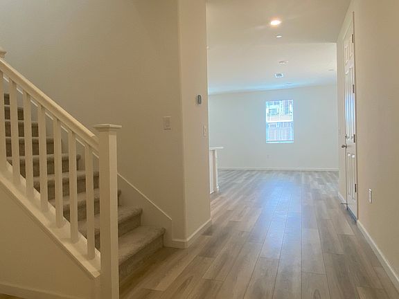 5th image of 564 Spalding Way