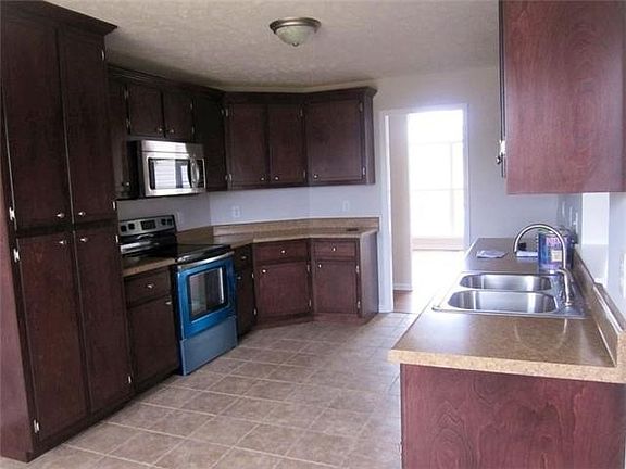 5th image of 1621 Broad Cir