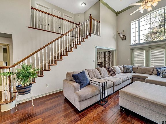 5th image of 301 Northcreek Dr