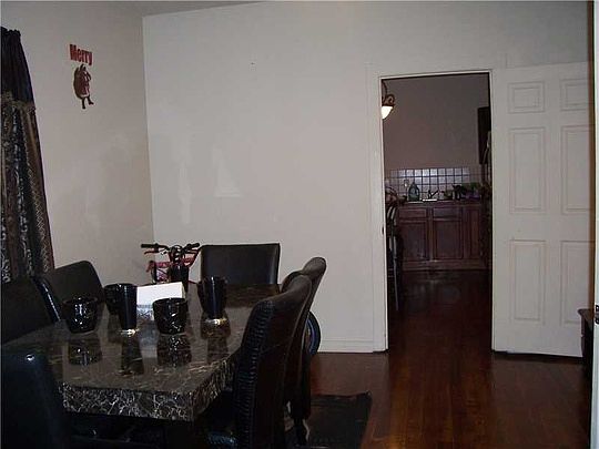 3rd image of 1300 Belleville St