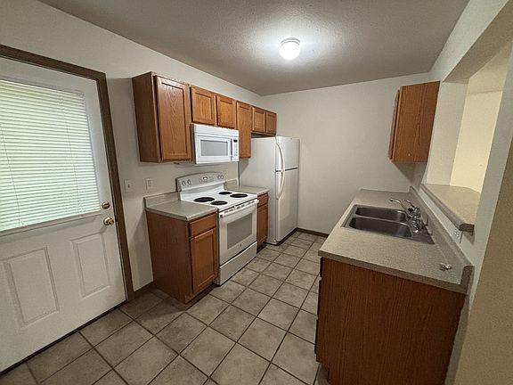 5th image of 314 Burnside Dr #1