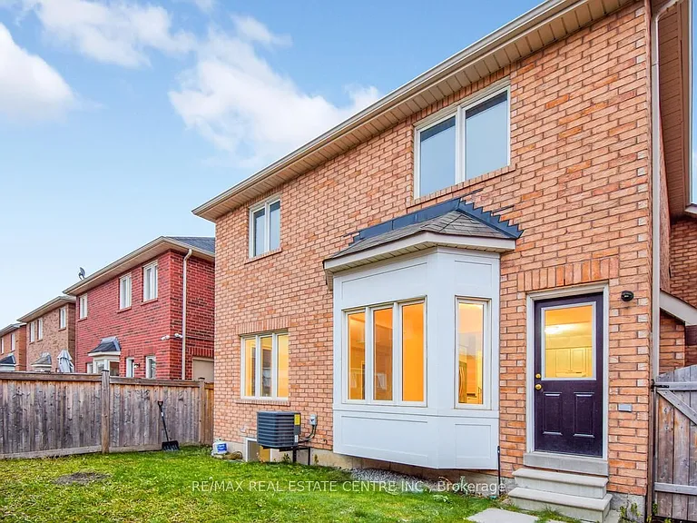 112 Commodore Dr — Photo 45