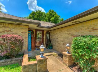 812 Victoria Dr, Yukon, OK 73099