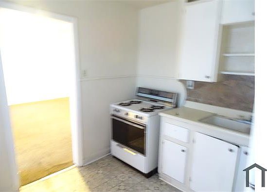 4th image of 3011 SW 1st Ave