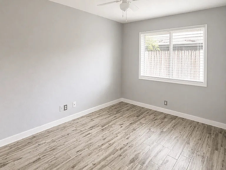 125-127 NE 30th Ct #125 — Photo 5