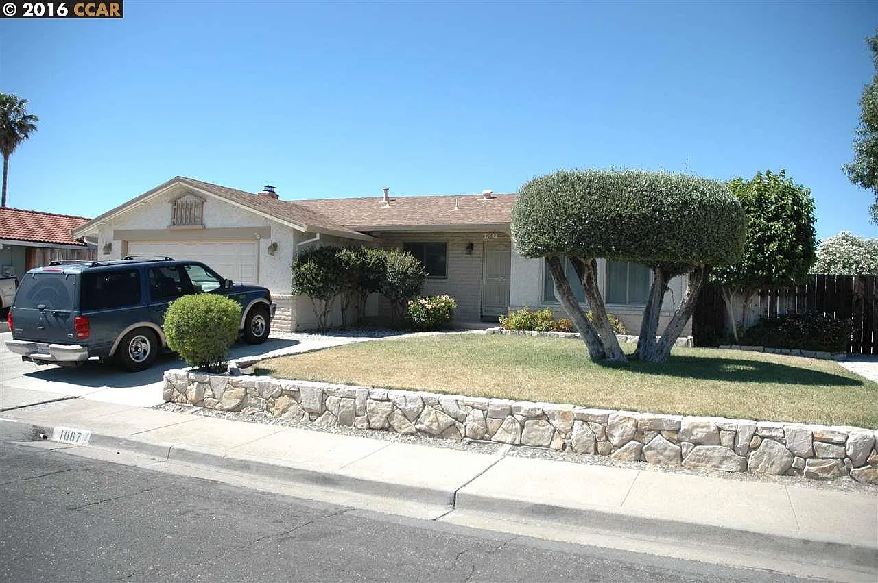 1067 Steven Dr photo 1