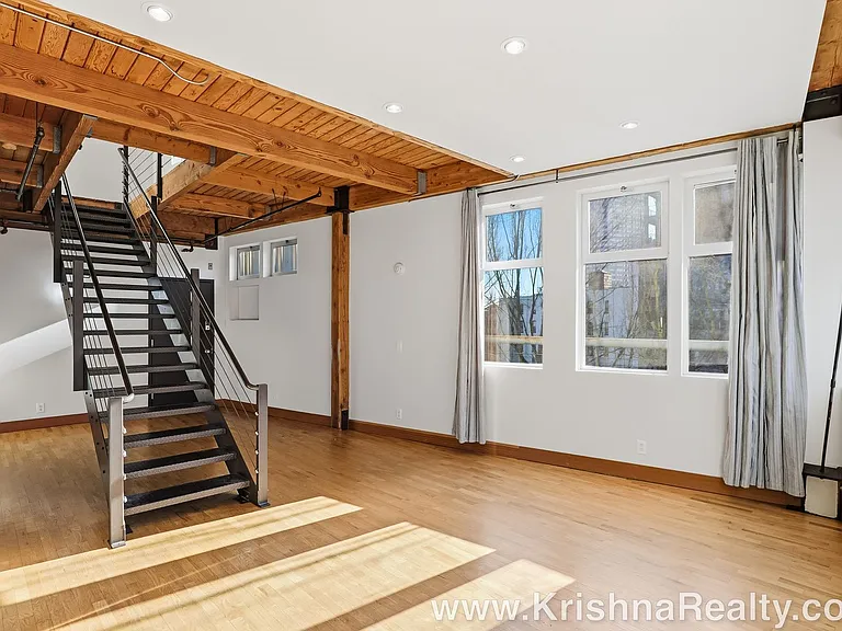 725 NW Flanders St #401 — Photo 8