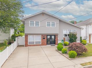 1138 Stonewall Ln, Secaucus, NJ 07094