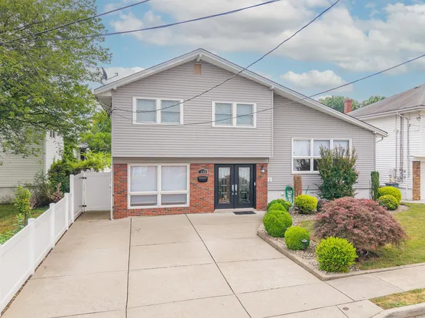 1138 Stonewall Ln, Secaucus, NJ 07094