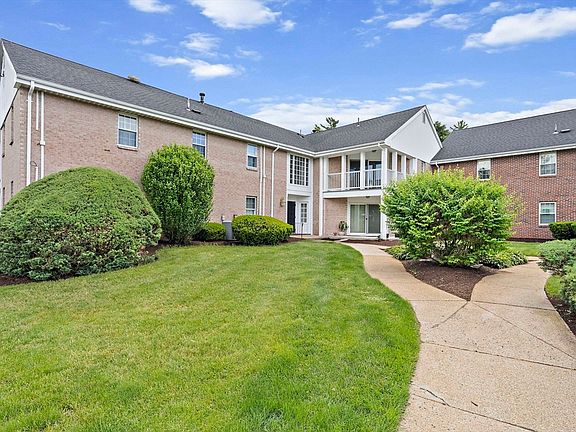 3rd image of 41 Jessica Dr APT E
