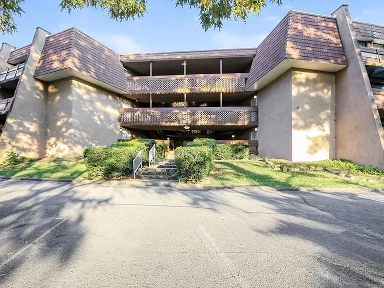 Ridge Terrace Apartments — Photo 20