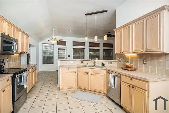 7309 Normandy Rd — Photo 8