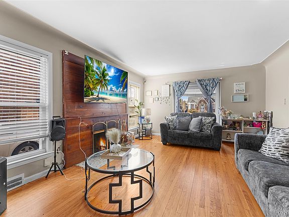 5th image of 10522 Somerset Ave