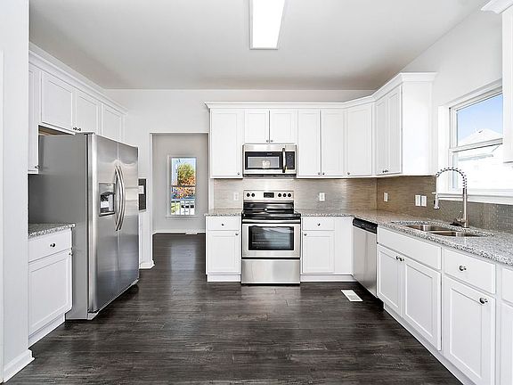 3rd image of 828 Maltby Cres