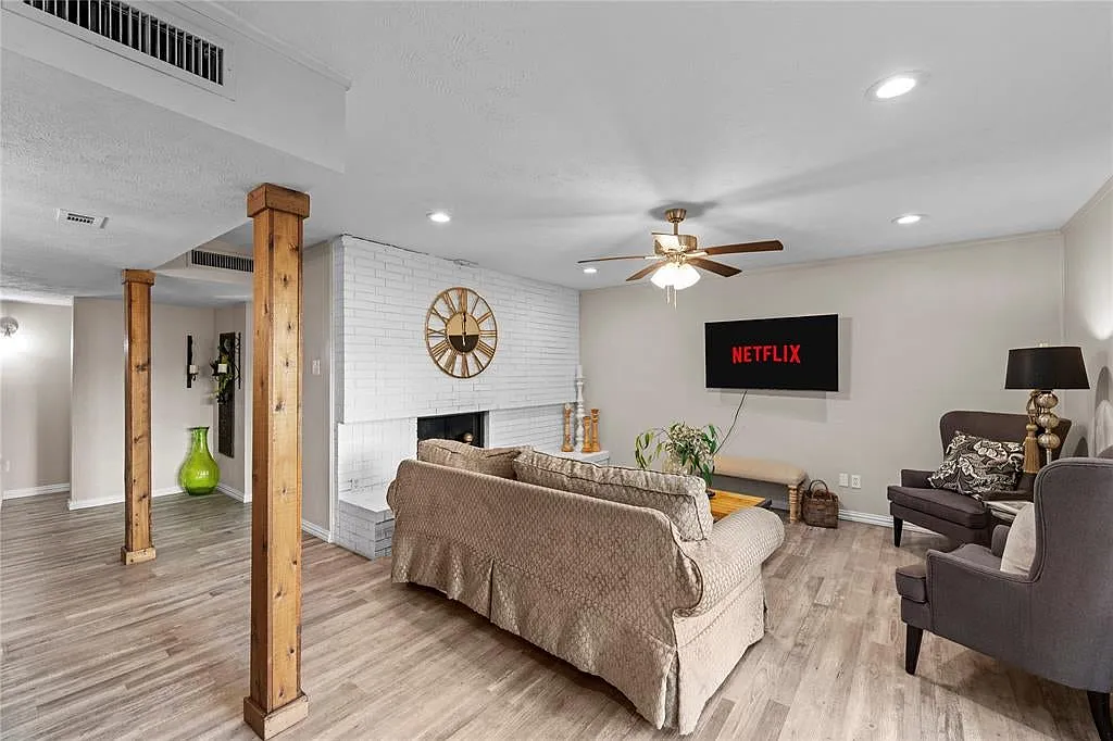 4 bed, 1699 sqft, $3,700 — Photo 3