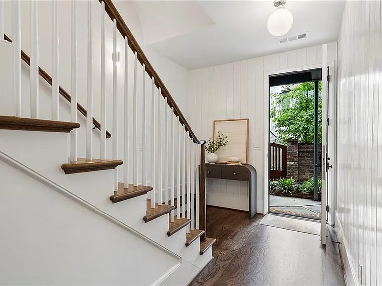 2711 Southwell St NE — Photo 7