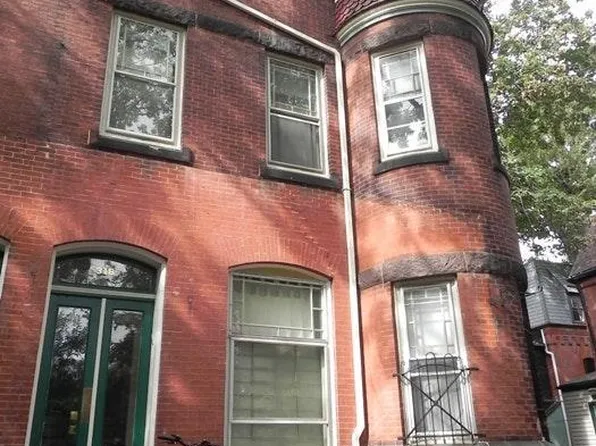 318 S 42nd St #1F, Philadelphia, PA 19104