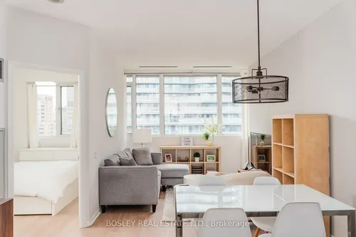 555 Yonge St #714 Photo 1