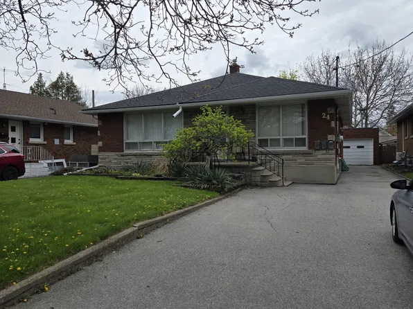 24 Turnova St #2, Saint Catharines, ON L2M 5C3