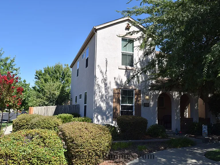 3065 Ardley Dr — Photo 1