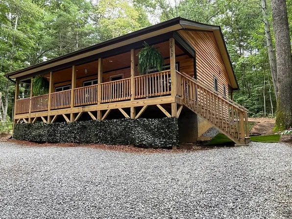 1032 Pilot Mountain Rd, Hendersonville, NC 28792