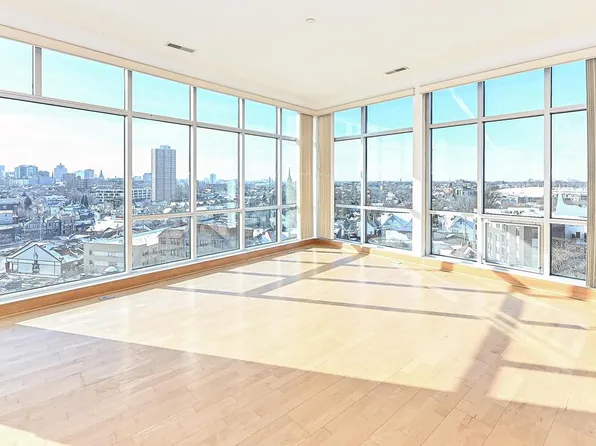 1550 East Royall PLACE #804, Milwaukee, WI 53202