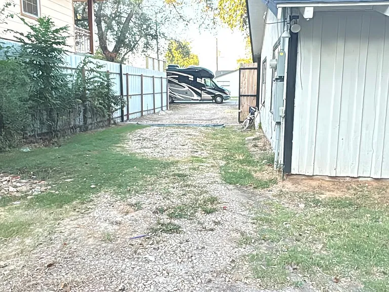 4419 Continental Dr — Photo 6