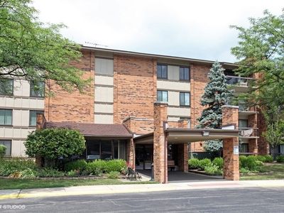 77 Lake Hinsdale Dr APT 210, Willowbrook, IL, 60527