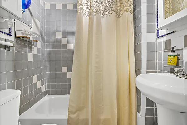 Rented by Brownstone Property Group | media 16