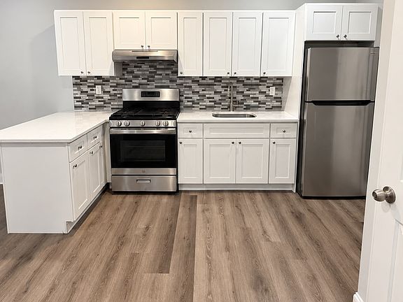 2nd image of 60 Carroll St #2