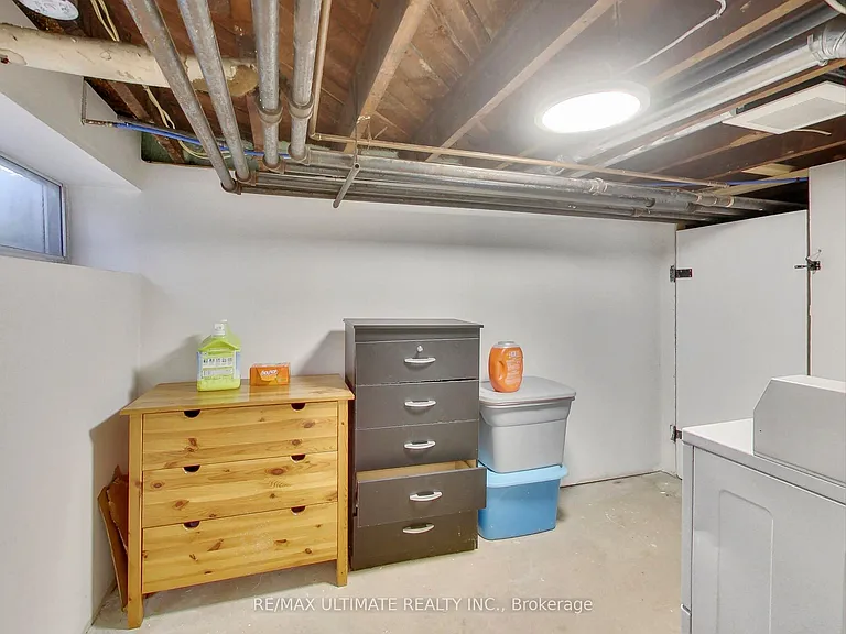 1652 Dufferin St #B — Photo 17