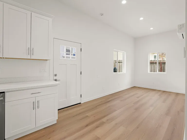 1230A Palm Ave — Photo 9