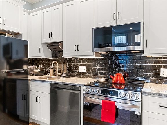 2nd image of 560 Columbus Ave APT 1
