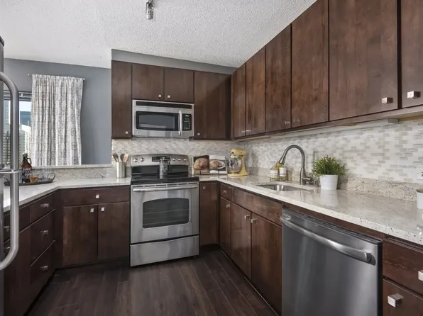 121.5 W Chestnut St #3, Chicago, IL 60610