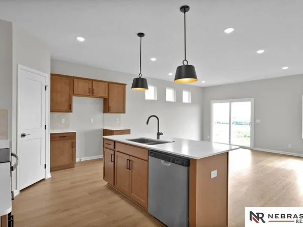 21564 I St, Elkhorn, NE 68022